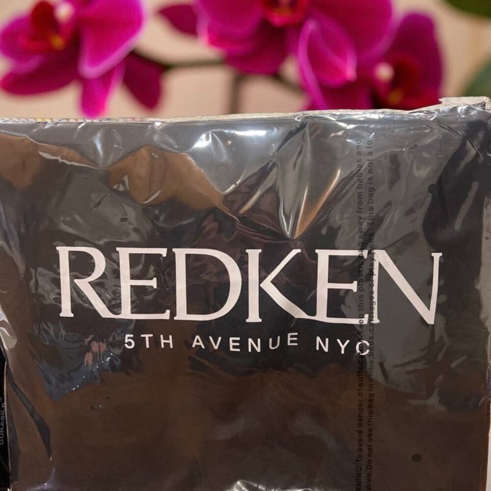Redken 5th Avenue Logo Chemical Color Cape